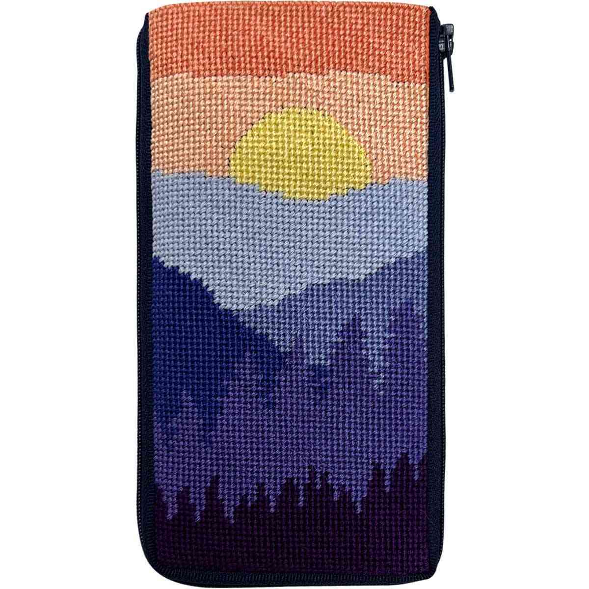 MOUNTAIN SCENE- STITCH & ZIP EYEGLASS CASE