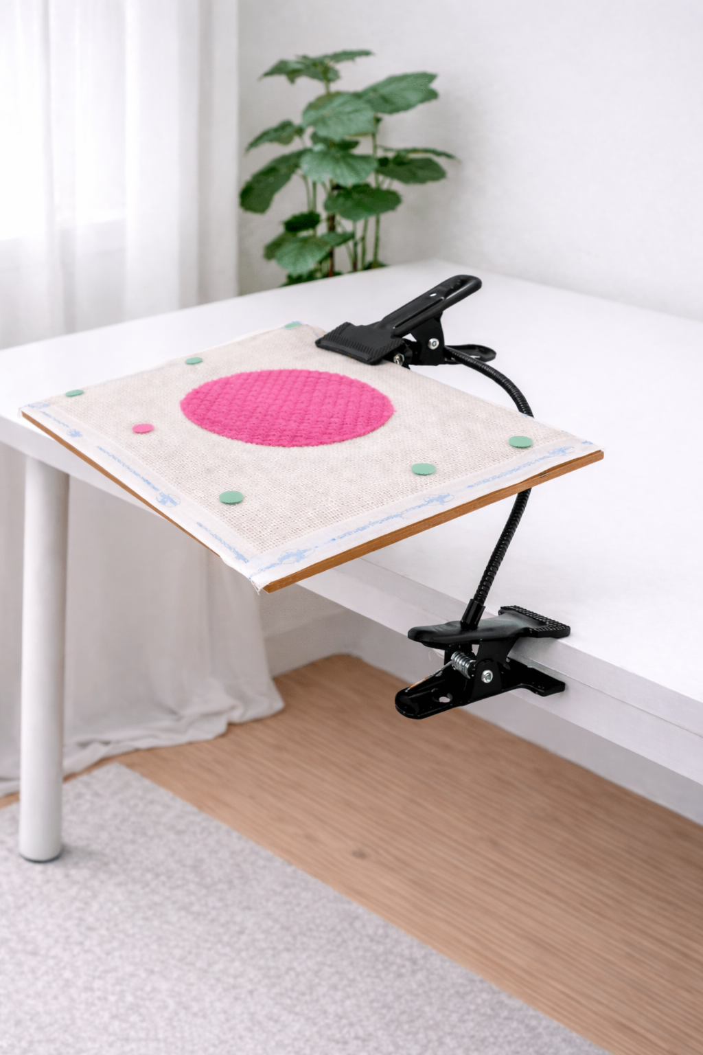 Canvas Clip Stand - 9.5″
